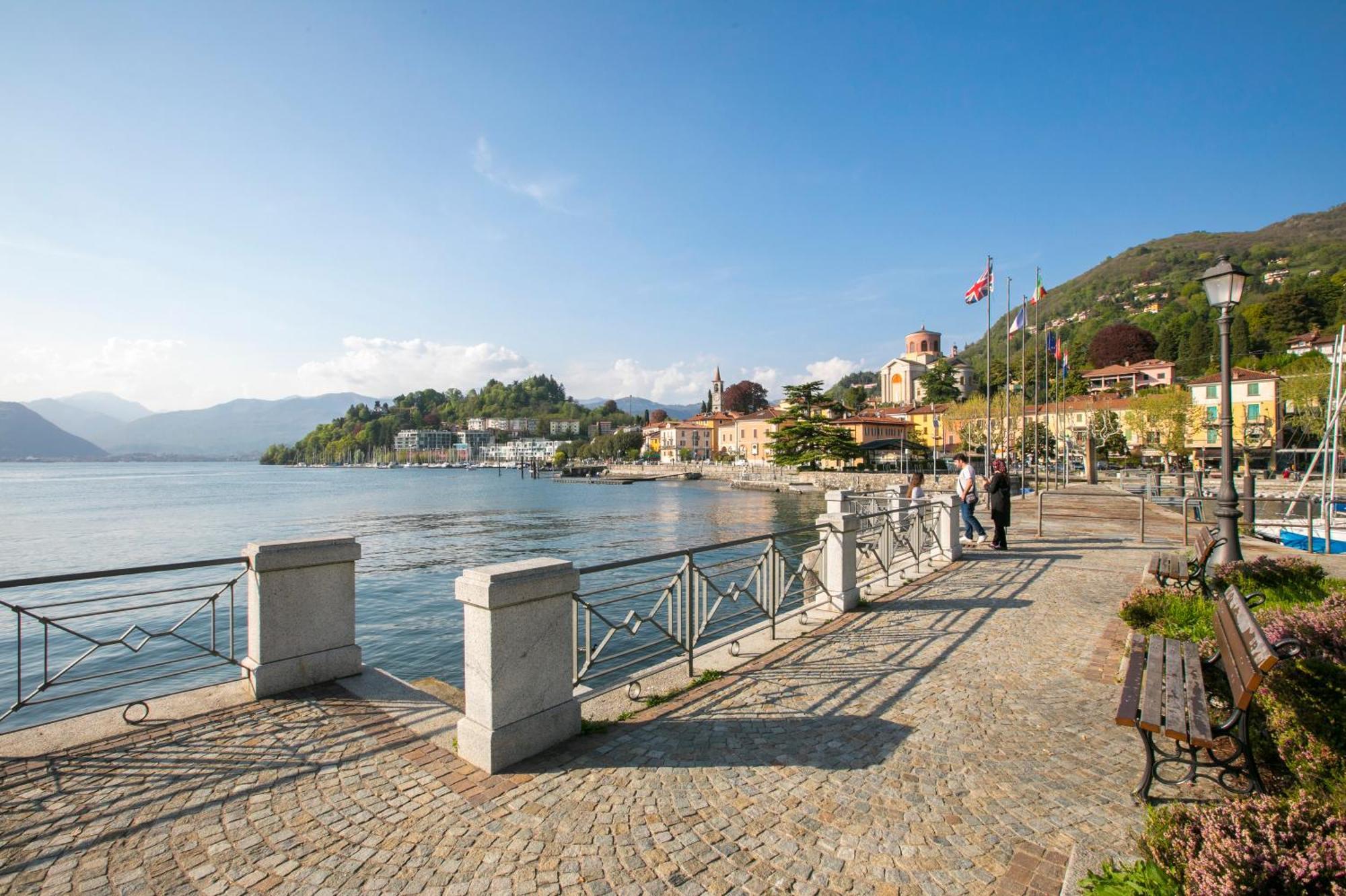 Appartamento Il Golfo Lake View - Happy Rentals لافينو المظهر الخارجي الصورة