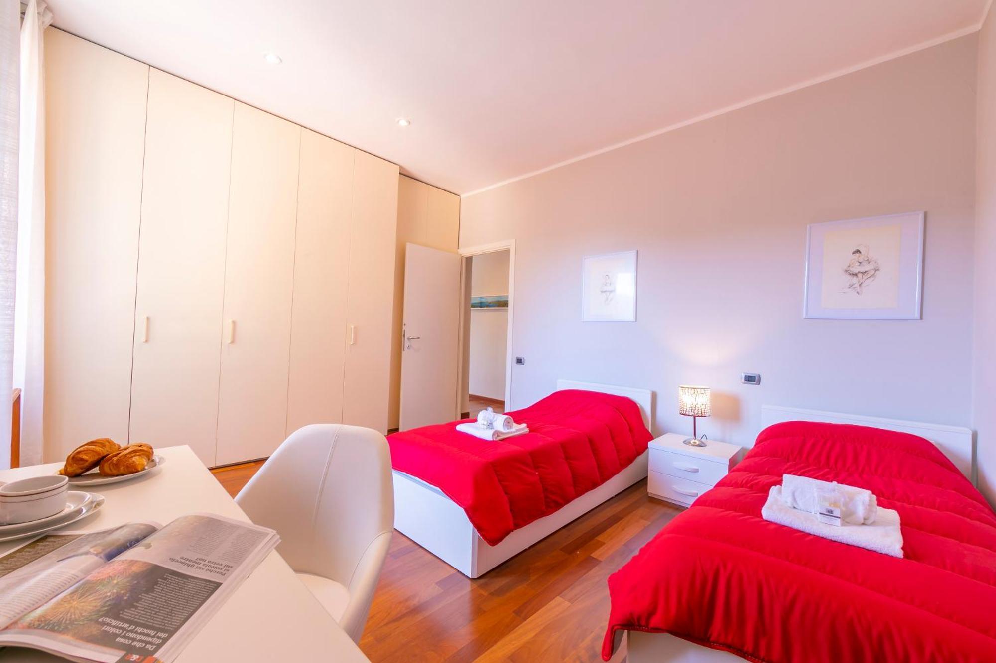 Appartamento Il Golfo Lake View - Happy Rentals لافينو المظهر الخارجي الصورة