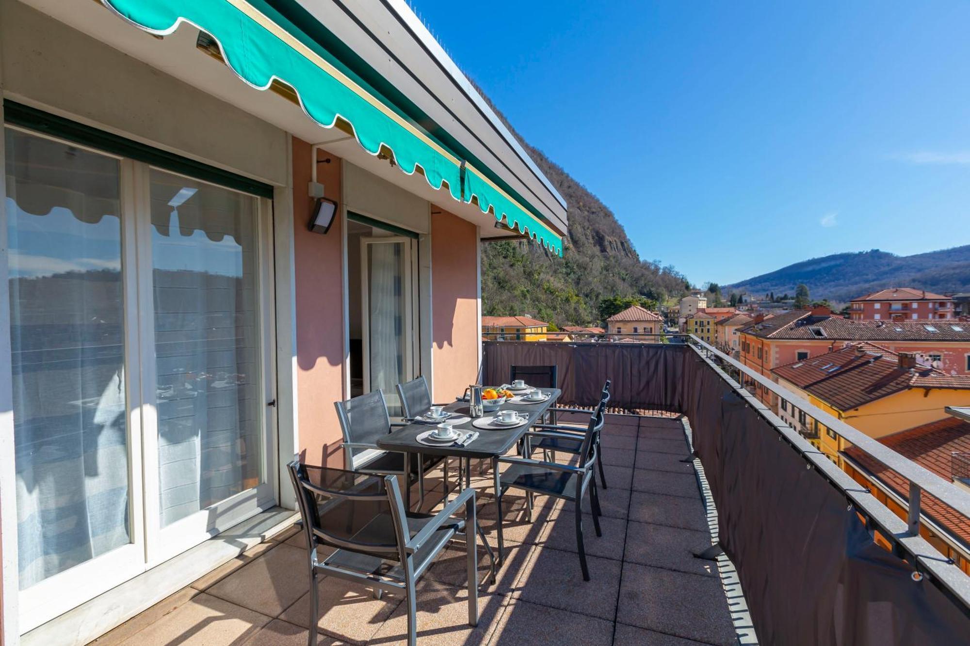 Appartamento Il Golfo Lake View - Happy Rentals لافينو المظهر الخارجي الصورة