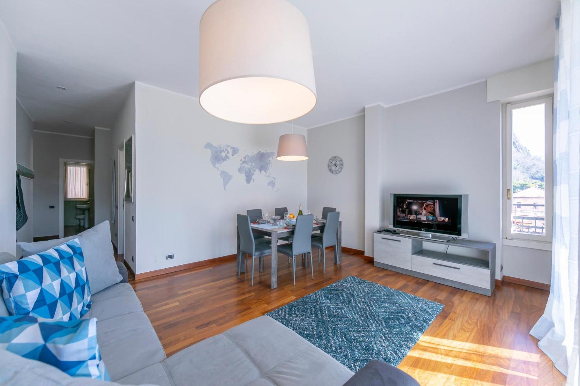 Appartamento Il Golfo Lake View - Happy Rentals لافينو المظهر الخارجي الصورة