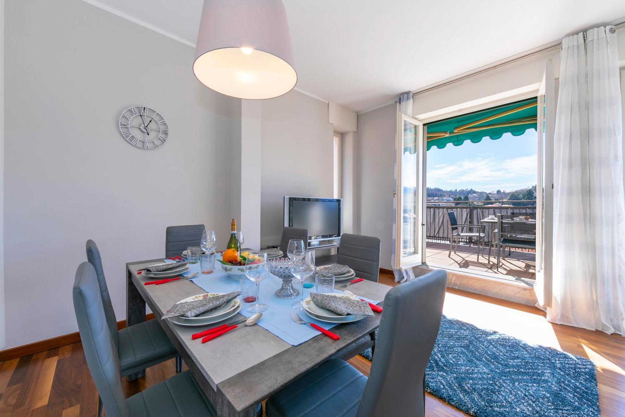 Appartamento Il Golfo Lake View - Happy Rentals لافينو المظهر الخارجي الصورة