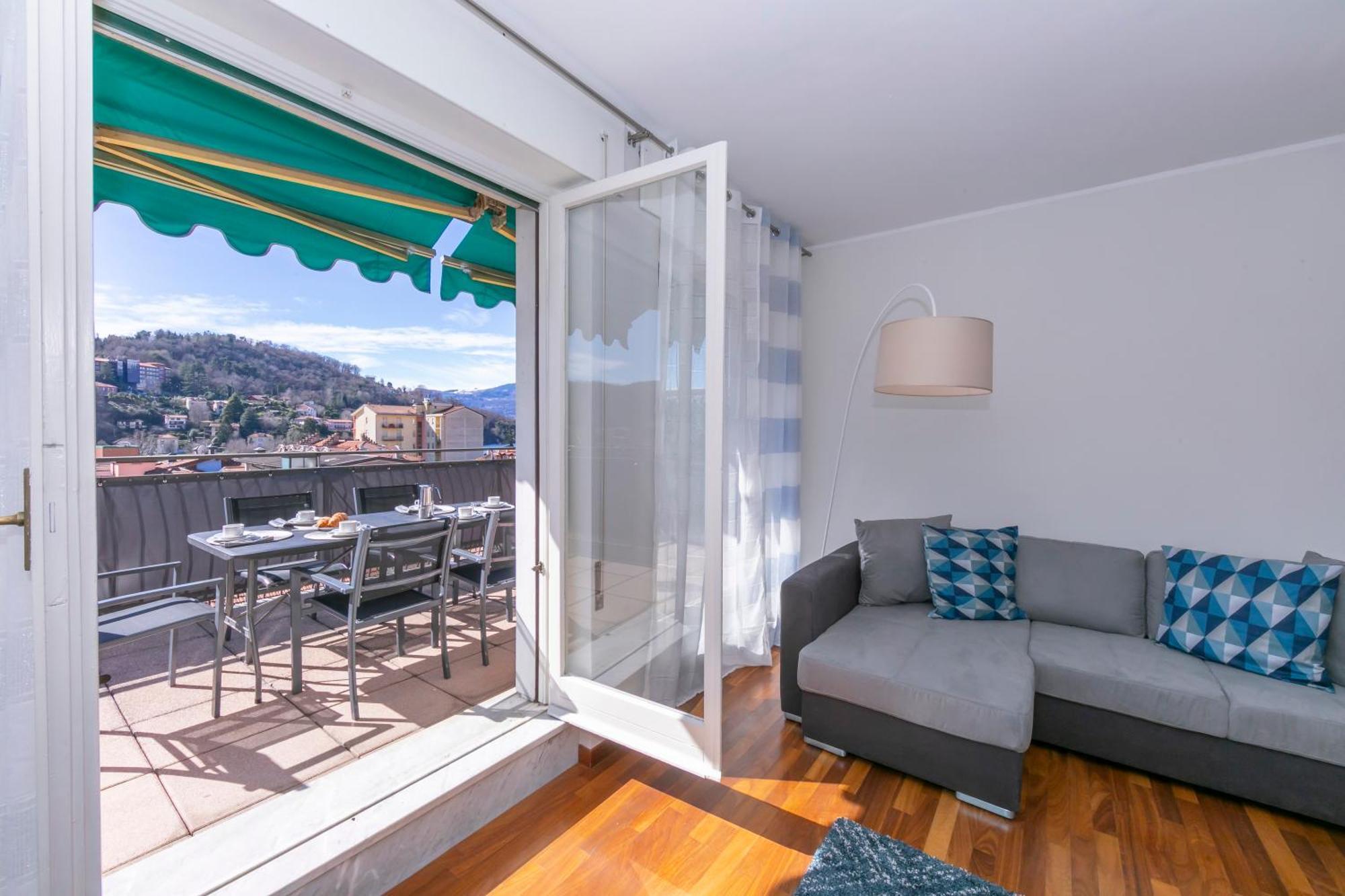 Appartamento Il Golfo Lake View - Happy Rentals لافينو المظهر الخارجي الصورة